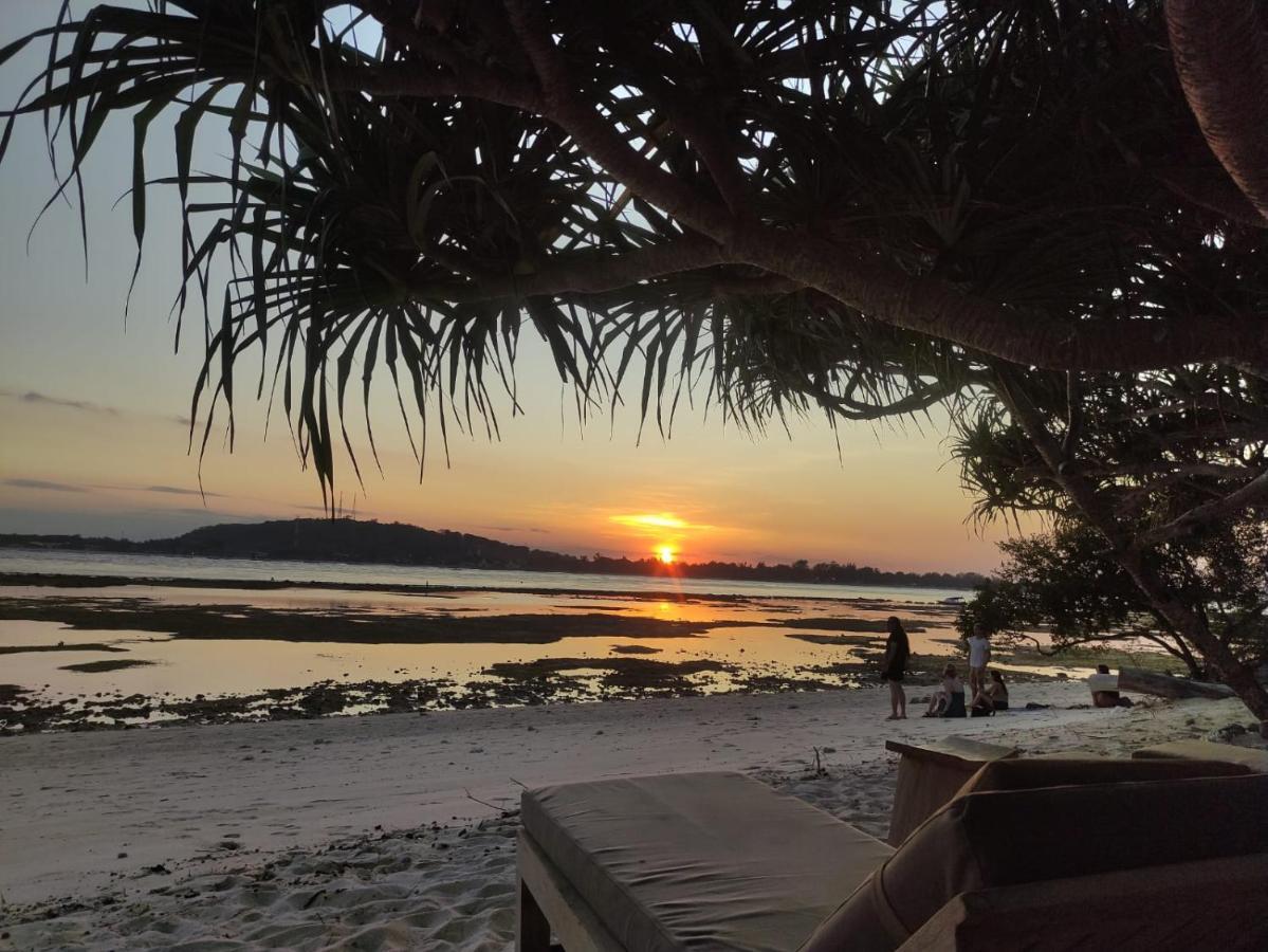 Bungalow Cafe Gili Beachfront Gili Meno Eksteriør billede